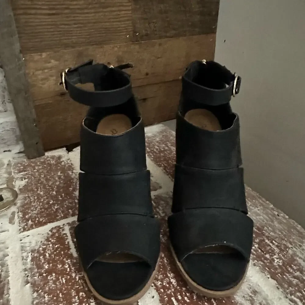 EUC- Black Cupid Peep Toe Heels